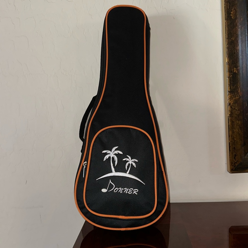 Donner *NEW* Ukulele Carrying Case with Adjustable Strap, Black
